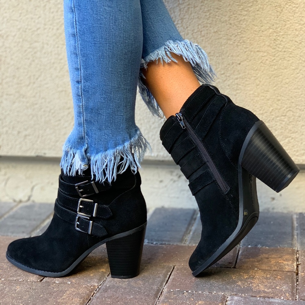 Black Triple Buckle Block Heel Ankle Booties - Picture 4 of 8